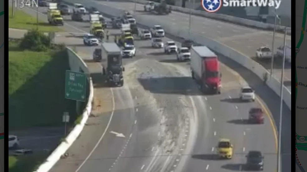 Truck loses load travelling on Briley Parkway, debris obstructing center lanes