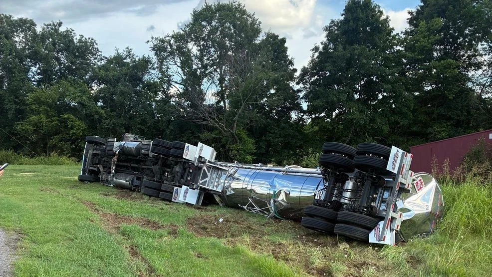 Tractor trailer overturned at State Road 141 causing delays